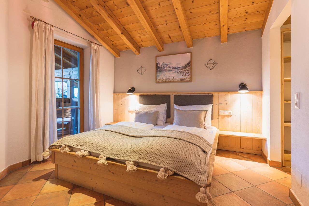 Dorfchalets & Apartments - Authentic Experience In Centre Of Kaprun Including Tauernspa And Summercard Ngoại thất bức ảnh