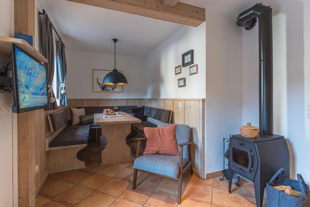 Dorfchalets & Apartments - Authentic Experience In Centre Of Kaprun Including Tauernspa And Summercard Ngoại thất bức ảnh