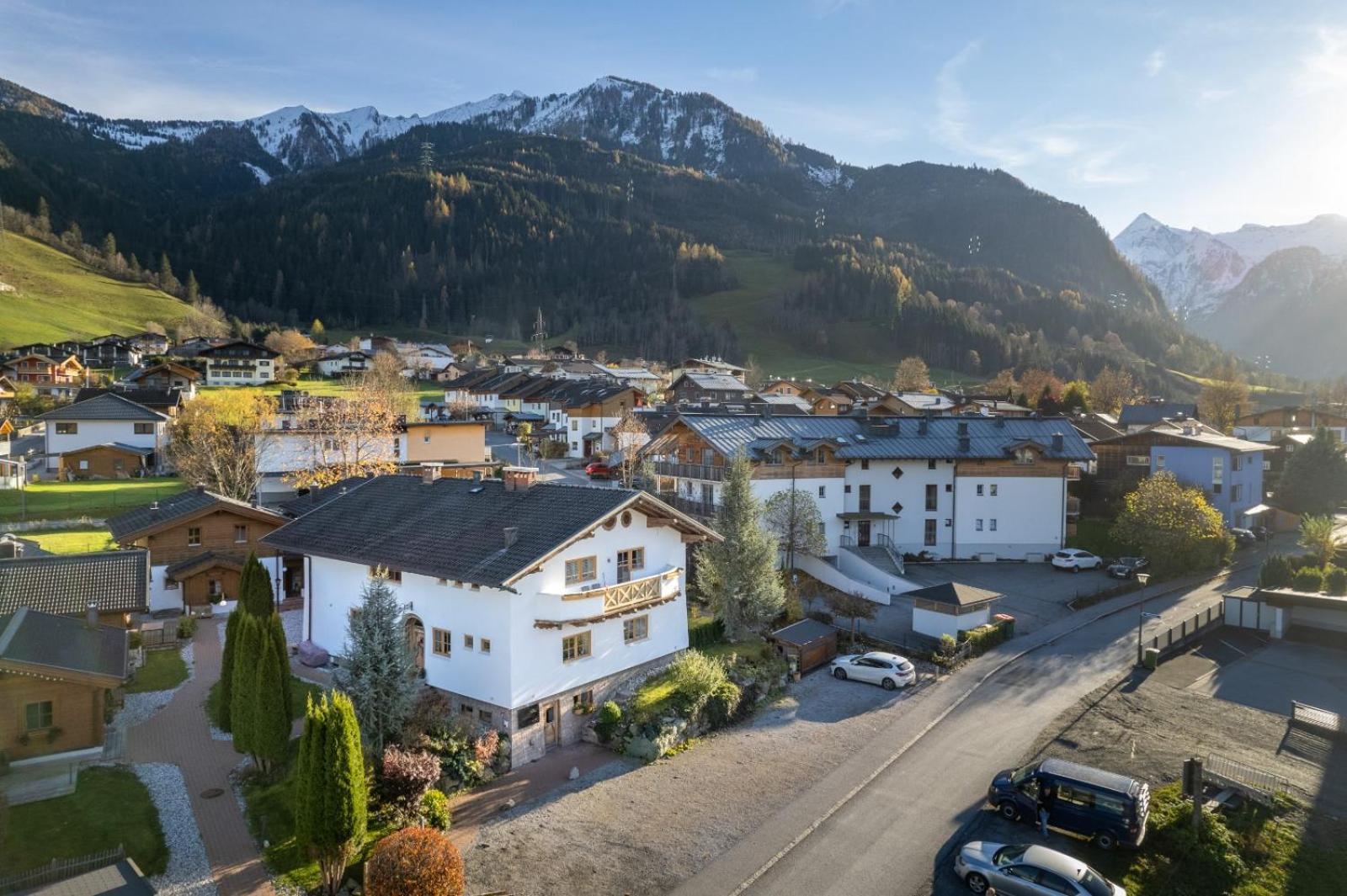 Dorfchalets & Apartments - Authentic Experience In Centre Of Kaprun Including Tauernspa And Summercard Ngoại thất bức ảnh