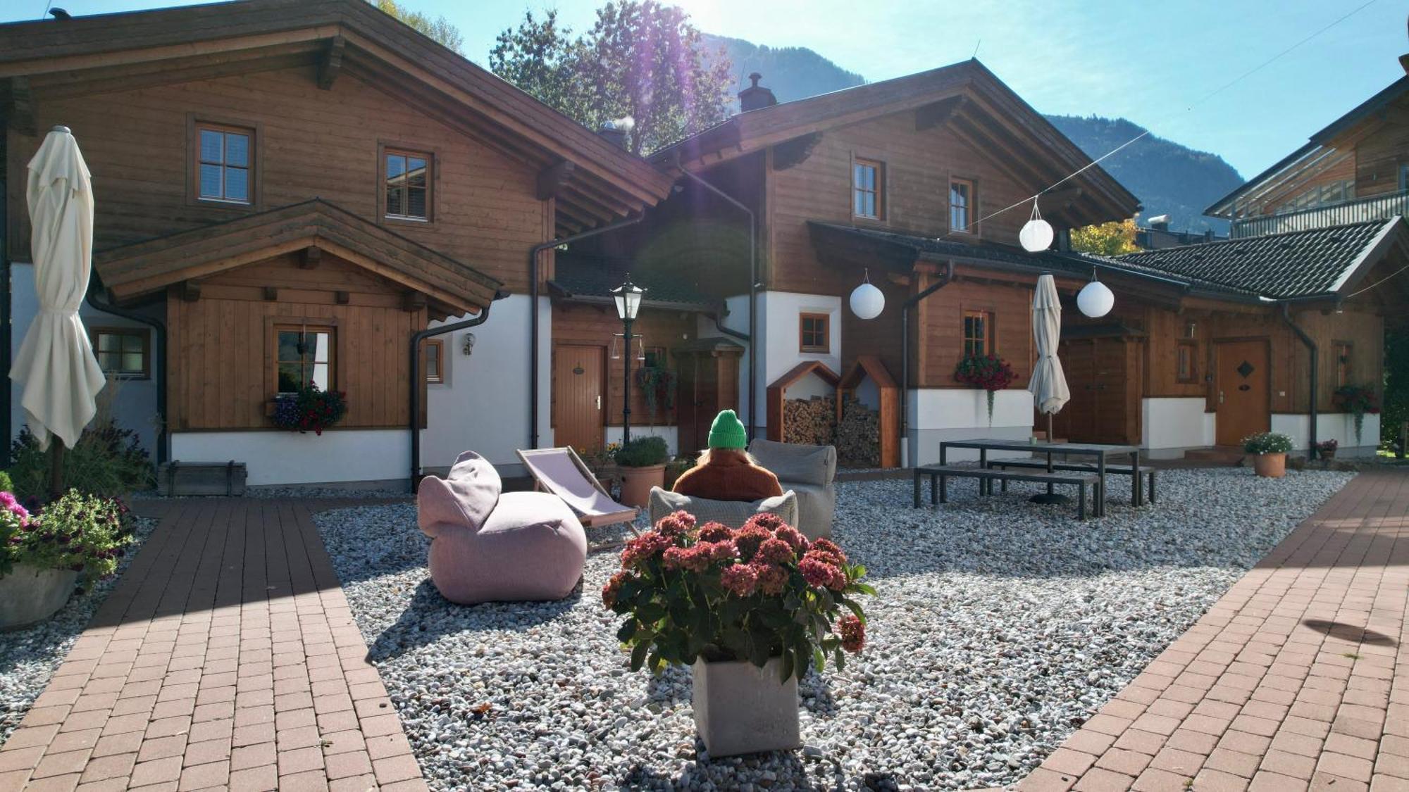 Dorfchalets & Apartments - Authentic Experience In Centre Of Kaprun Including Tauernspa And Summercard Ngoại thất bức ảnh