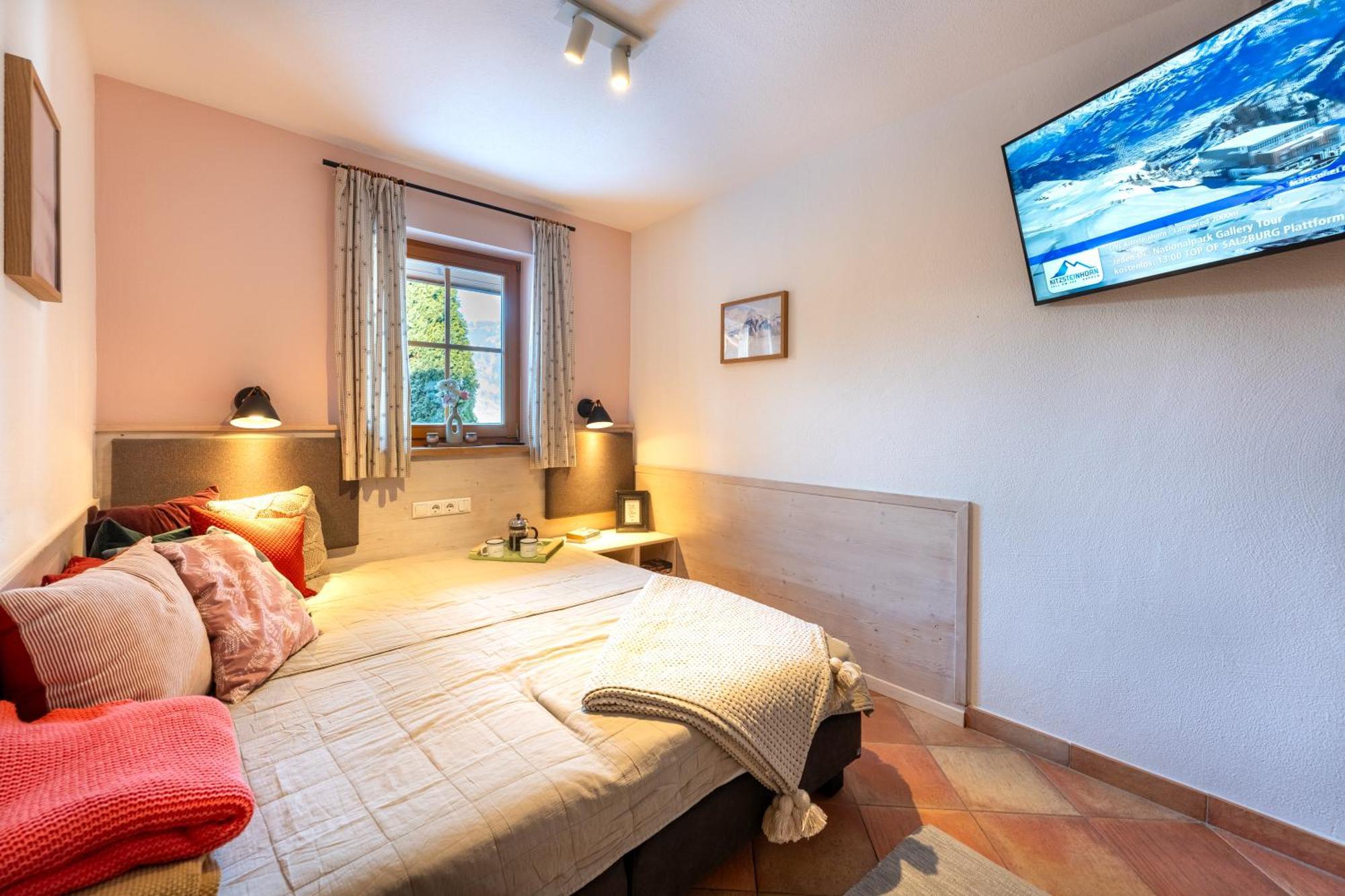 Dorfchalets & Apartments - Authentic Experience In Centre Of Kaprun Including Tauernspa And Summercard Ngoại thất bức ảnh